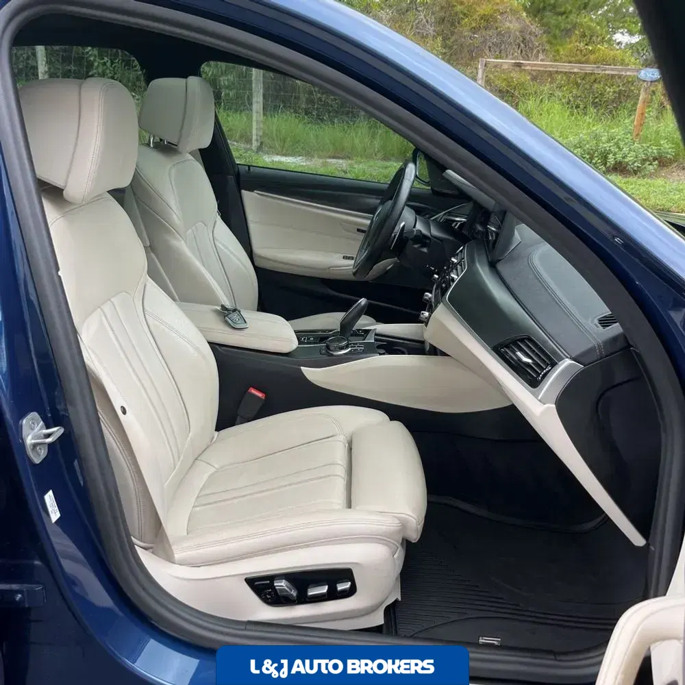 2021 BMW 5-Series M550xi