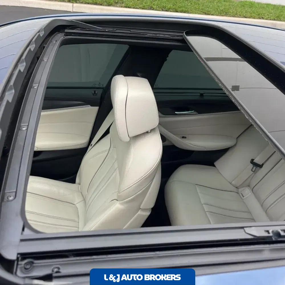 2021 BMW 5-Series M550xi