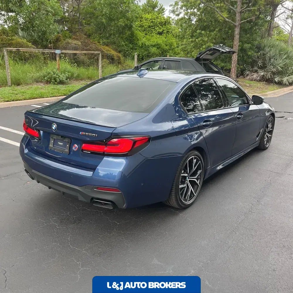 2021 BMW 5-Series M550xi
