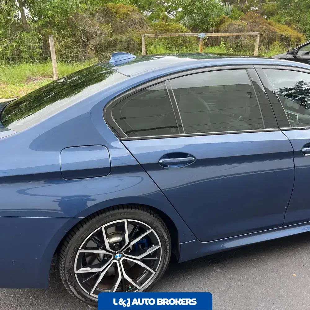 2021 BMW 5-Series M550xi