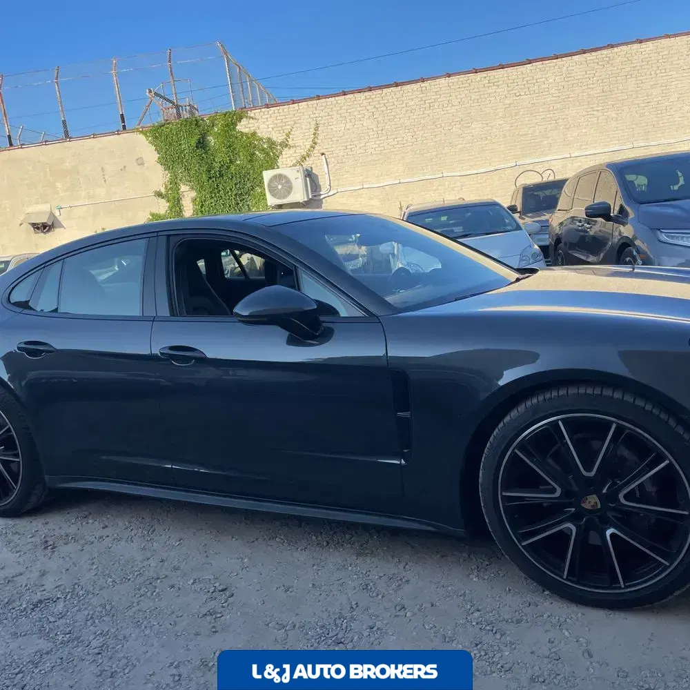 2018 Porsche Panamera 4