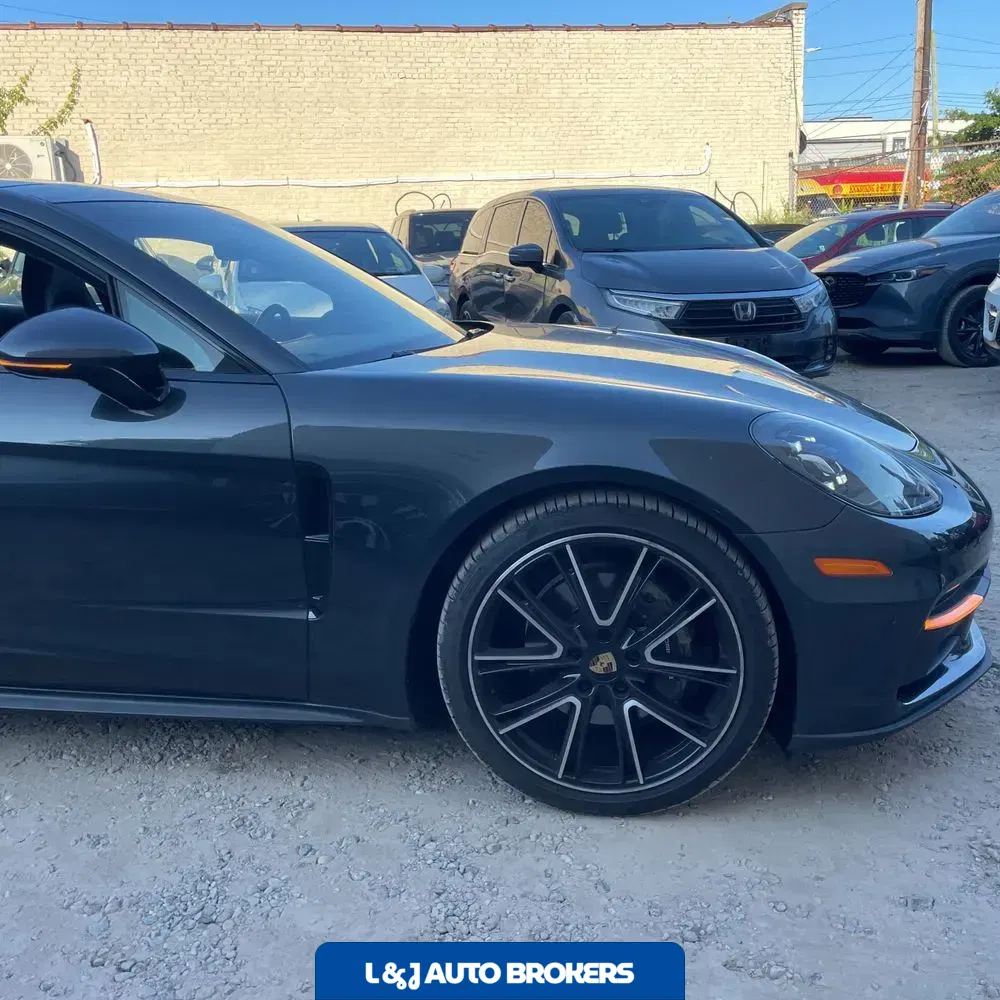 2018 Porsche Panamera 4