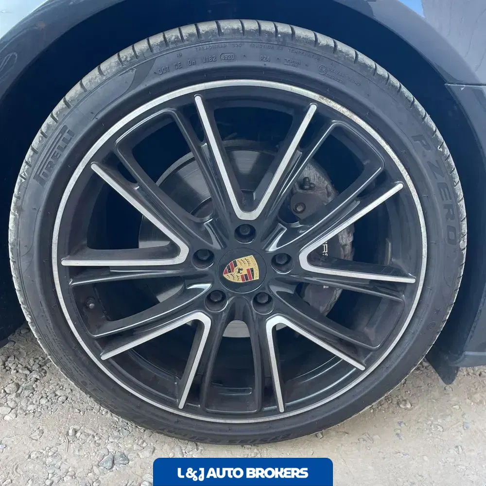 2018 Porsche Panamera 4