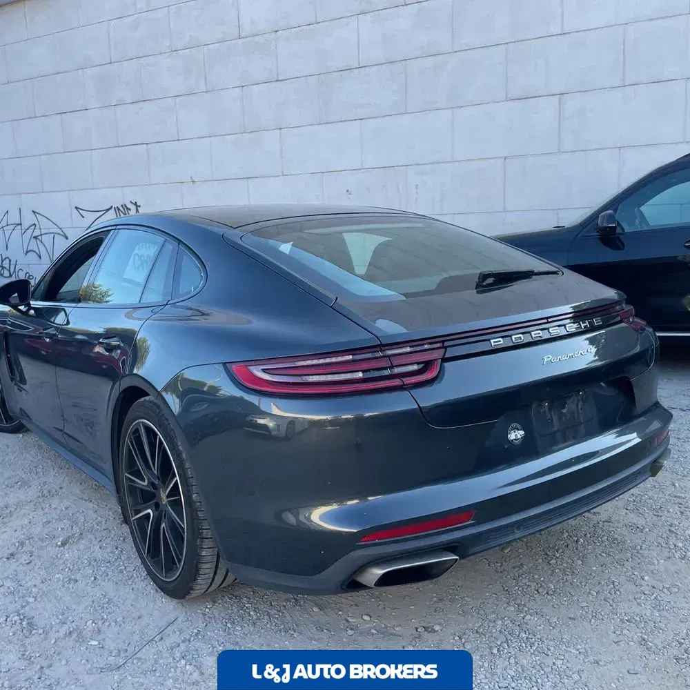 2018 Porsche Panamera 4