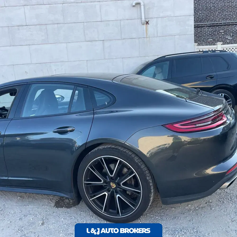 2018 Porsche Panamera 4