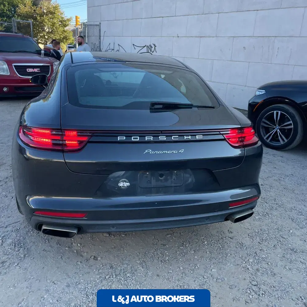 2018 Porsche Panamera 4