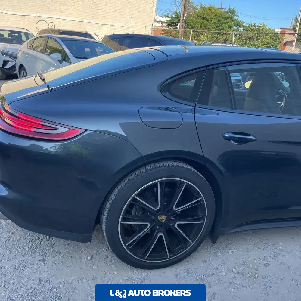 2018 Porsche Panamera 4