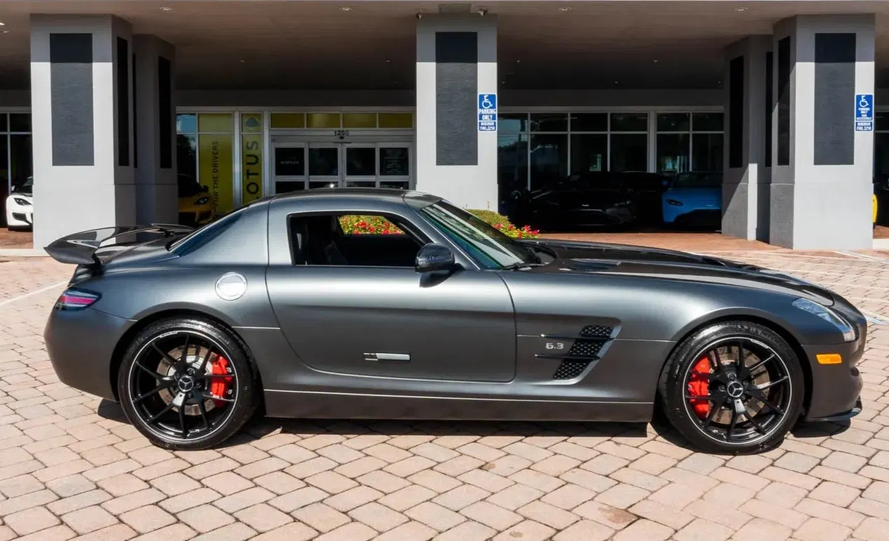 5,600-Mile 2015 Mercedes-Benz SLS AMG GT Final Edition Coupe
