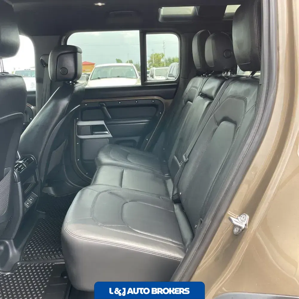 2024 Land Rover Defender 110 S P400
