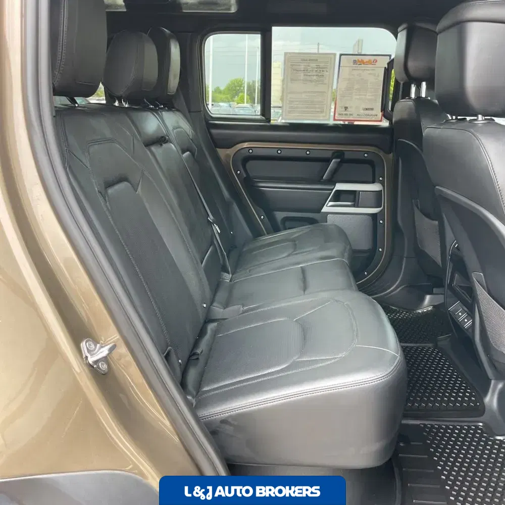 2024 Land Rover Defender 110 S P400