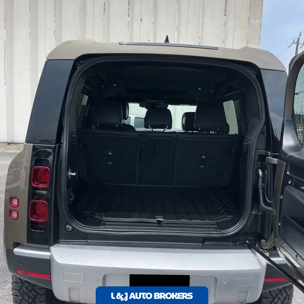 2024 Land Rover Defender 110 S P400