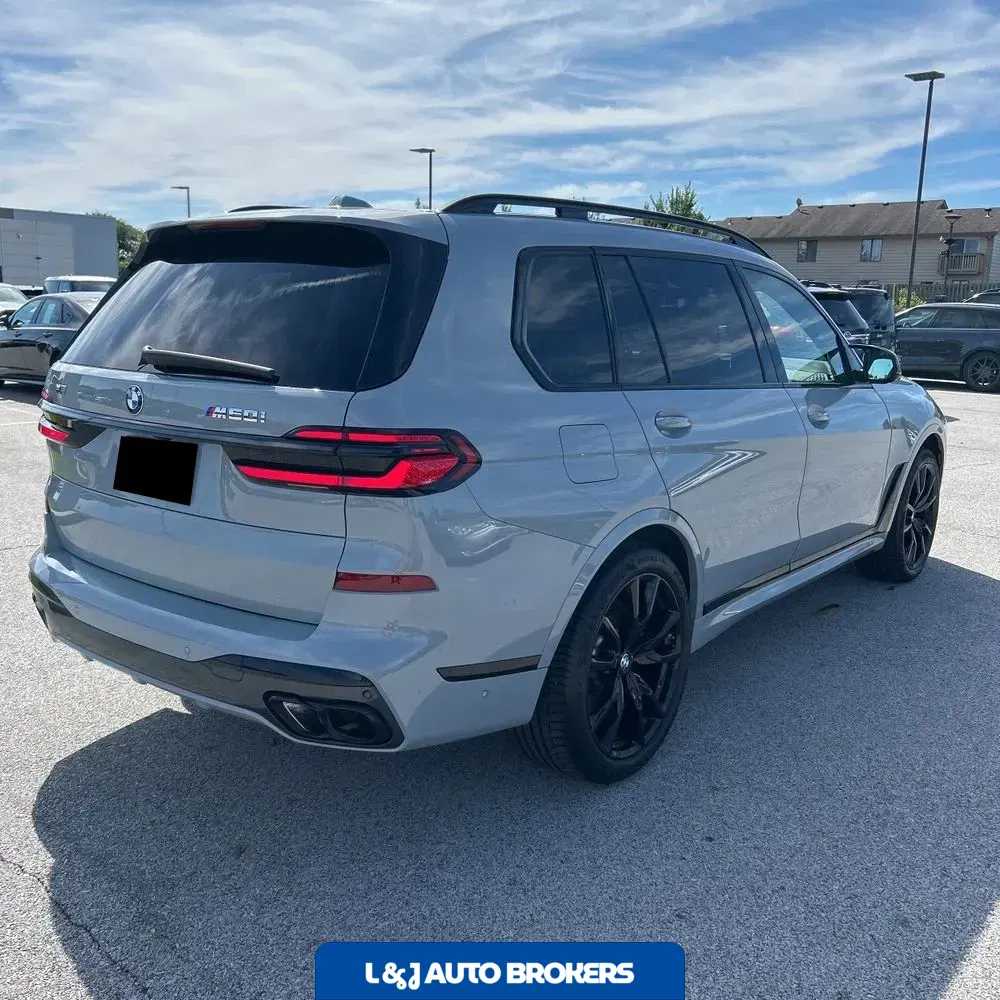 2024 BMW X7 M60i