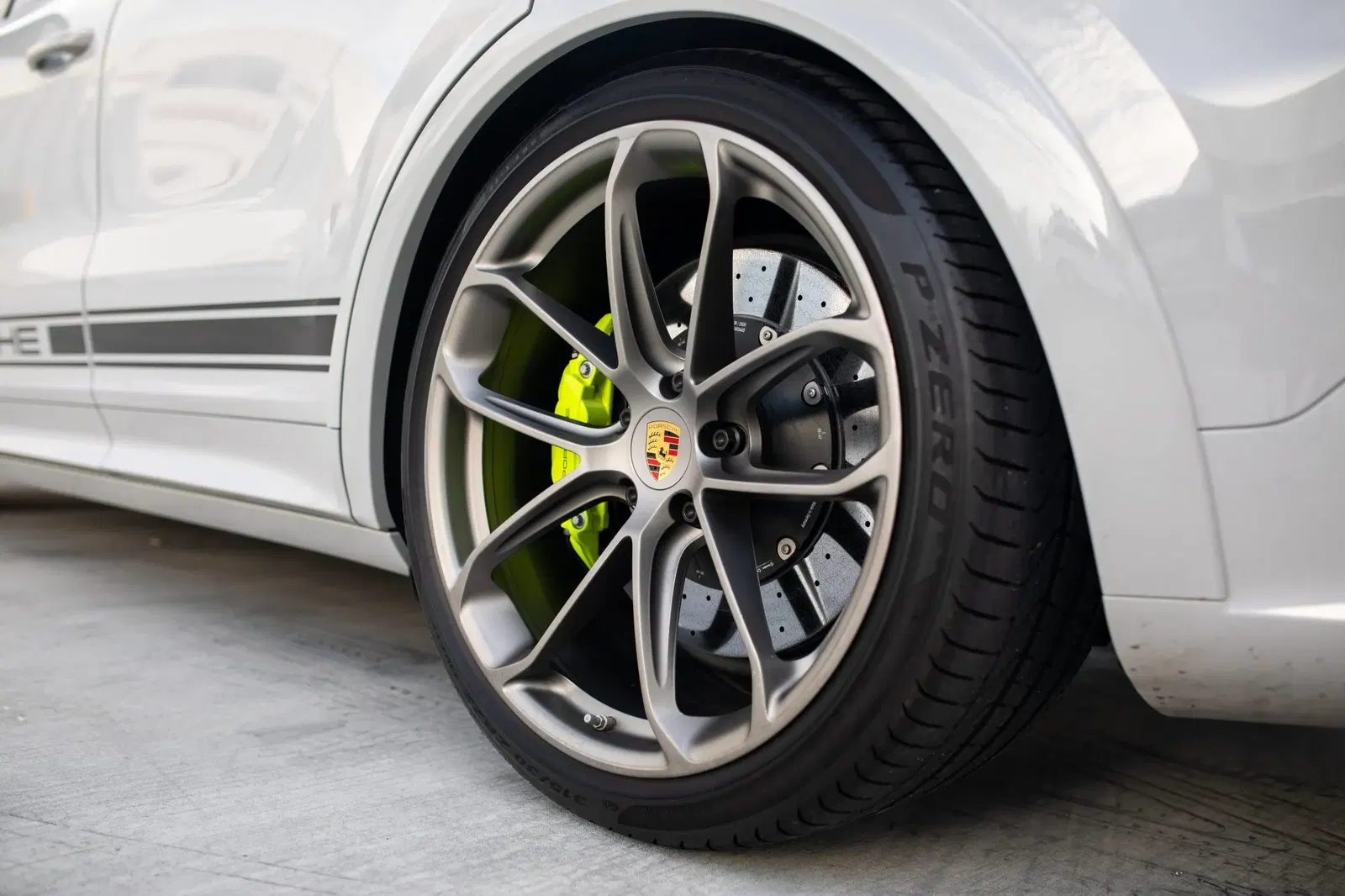 2020 Porsche Cayenne Turbo S E-Hybrid Coupe