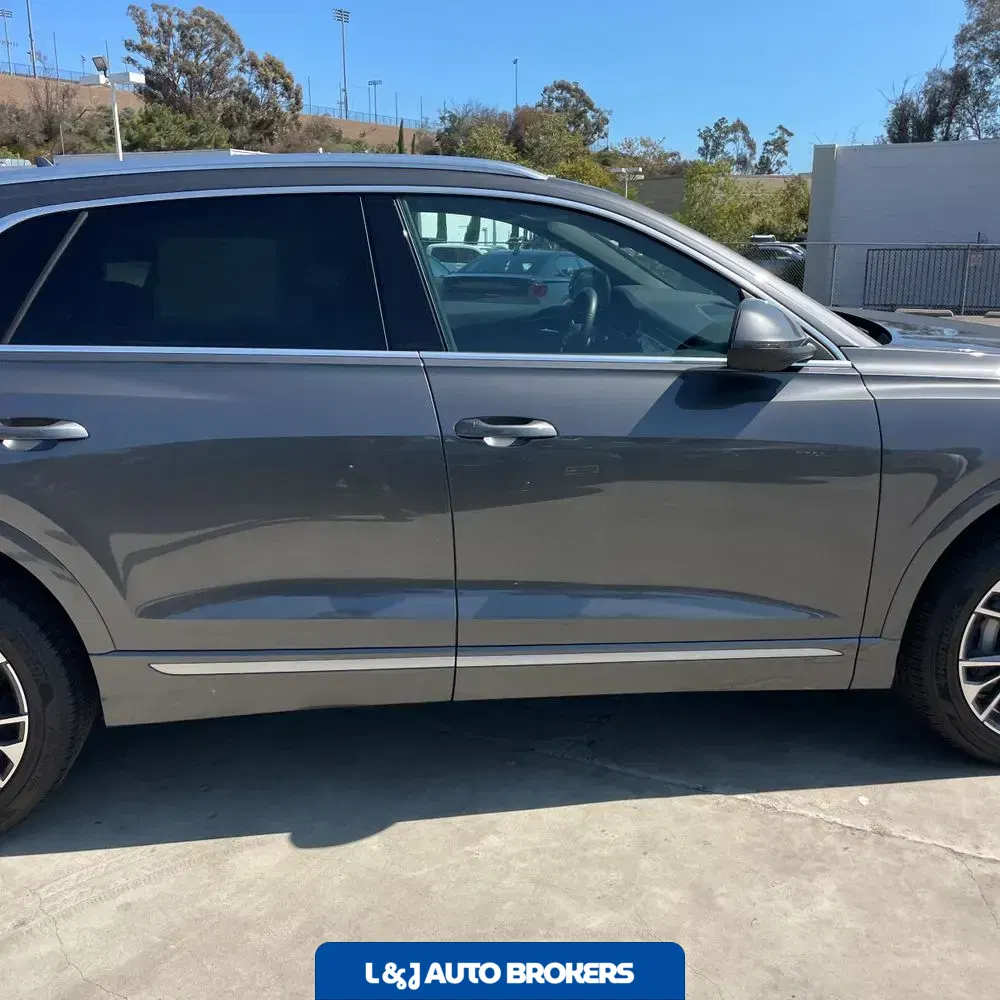 2025 Audi Q8 Premium 55