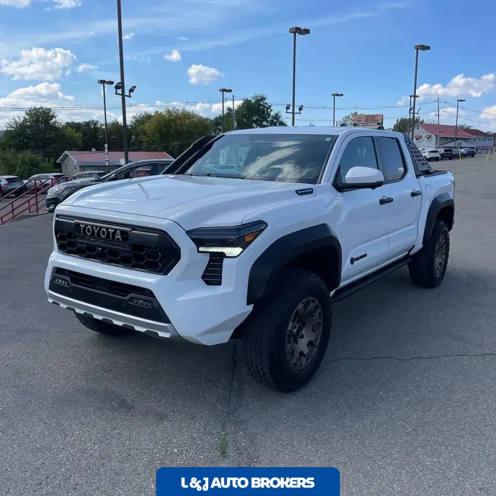 2025 Toyota Tacoma Trailhunter HV
