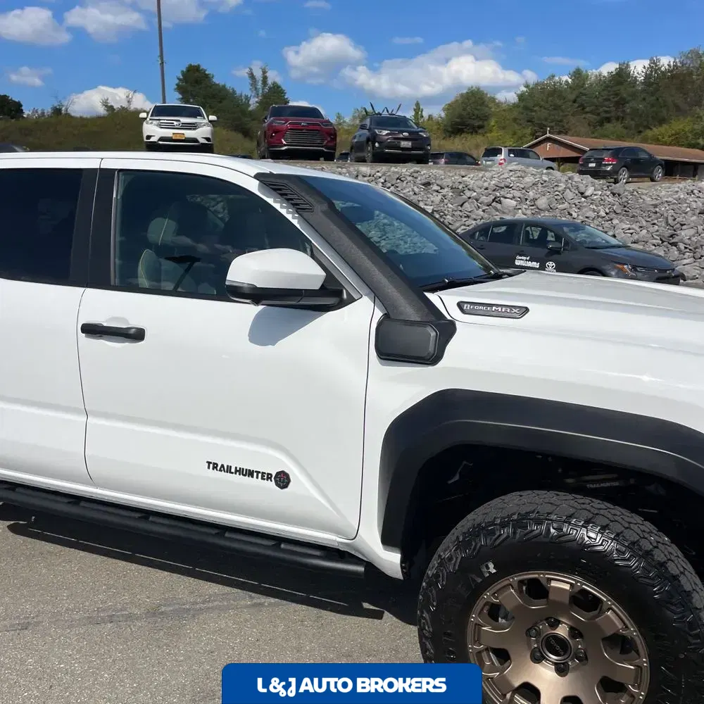 2025 Toyota Tacoma Trailhunter HV
