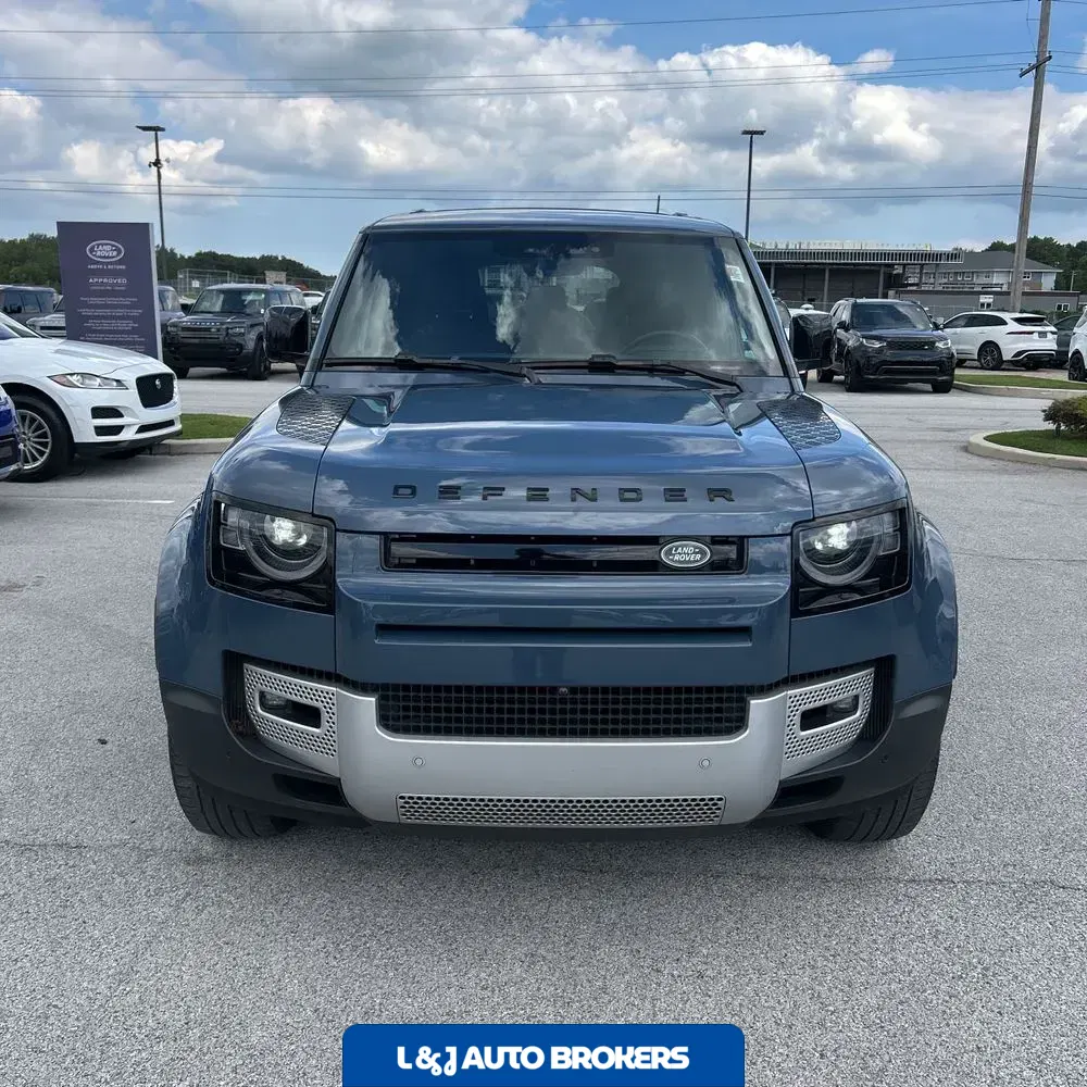 2023 Land Rover Defender 110 SE