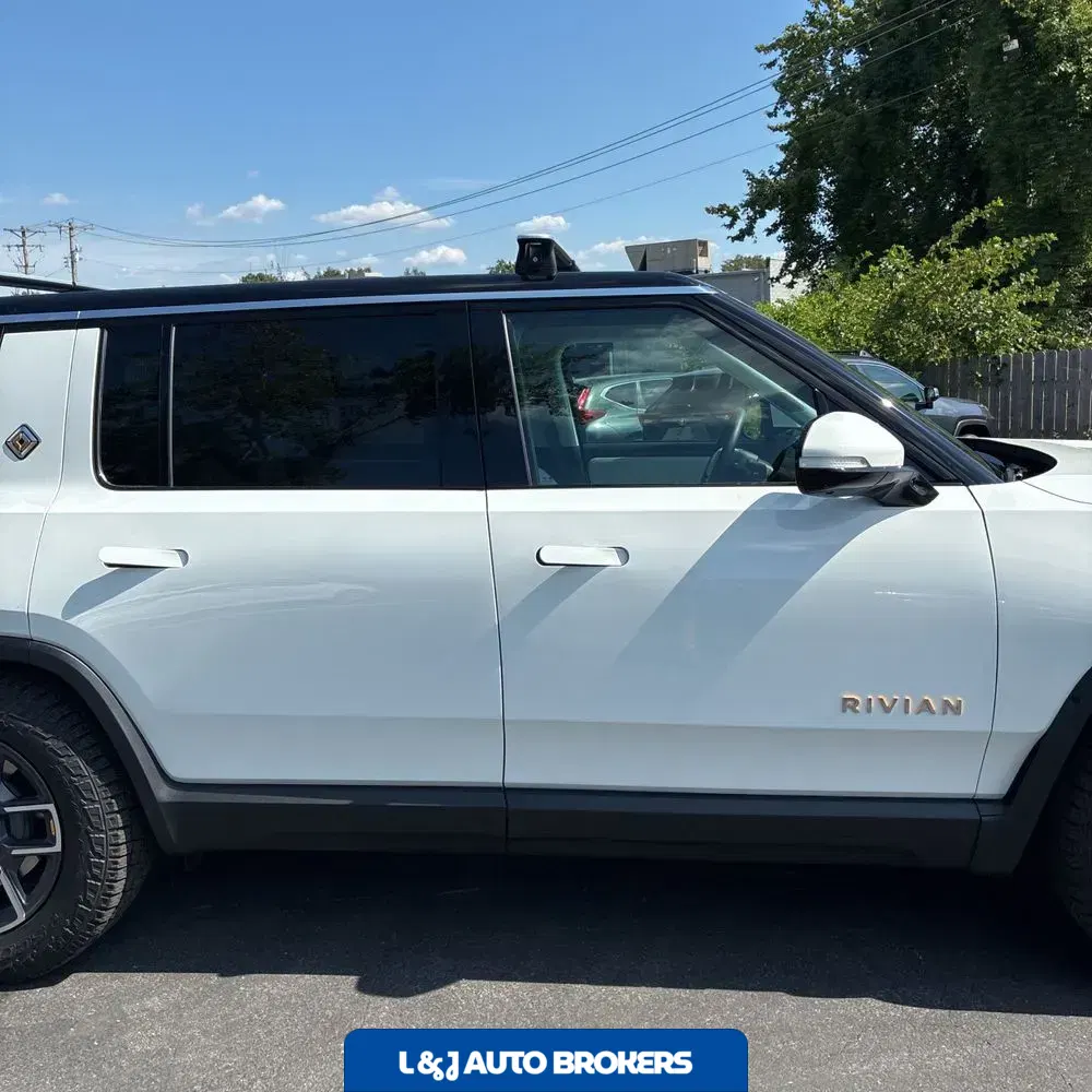 2023 Rivian R1S Adventure Quad-Motor