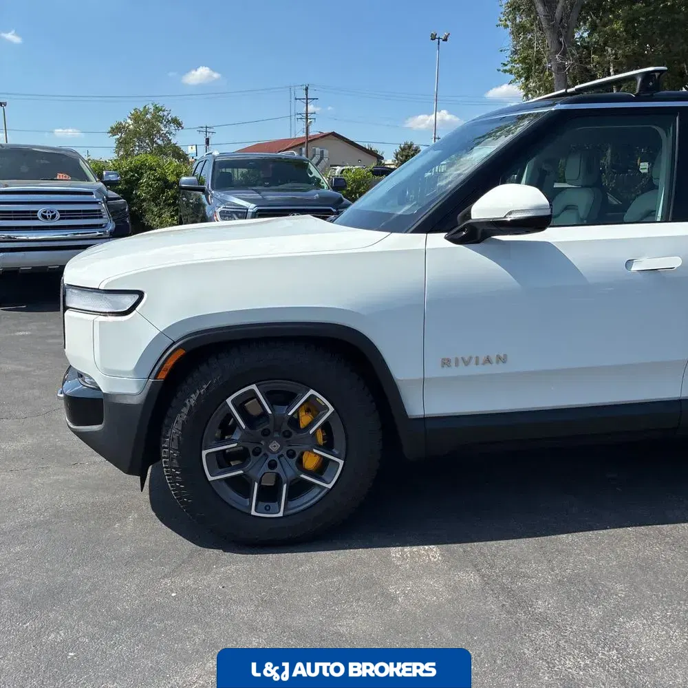 2023 Rivian R1S Adventure Quad-Motor
