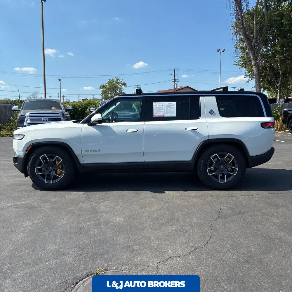 2023 Rivian R1S Adventure Quad-Motor