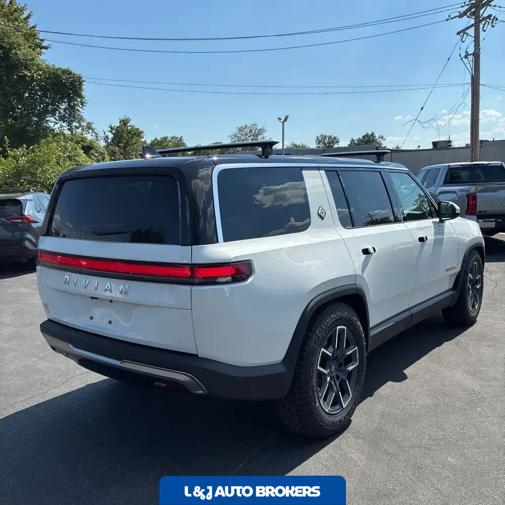 2023 Rivian R1S Adventure Quad-Motor