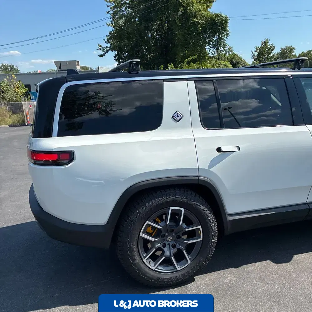 2023 Rivian R1S Adventure Quad-Motor