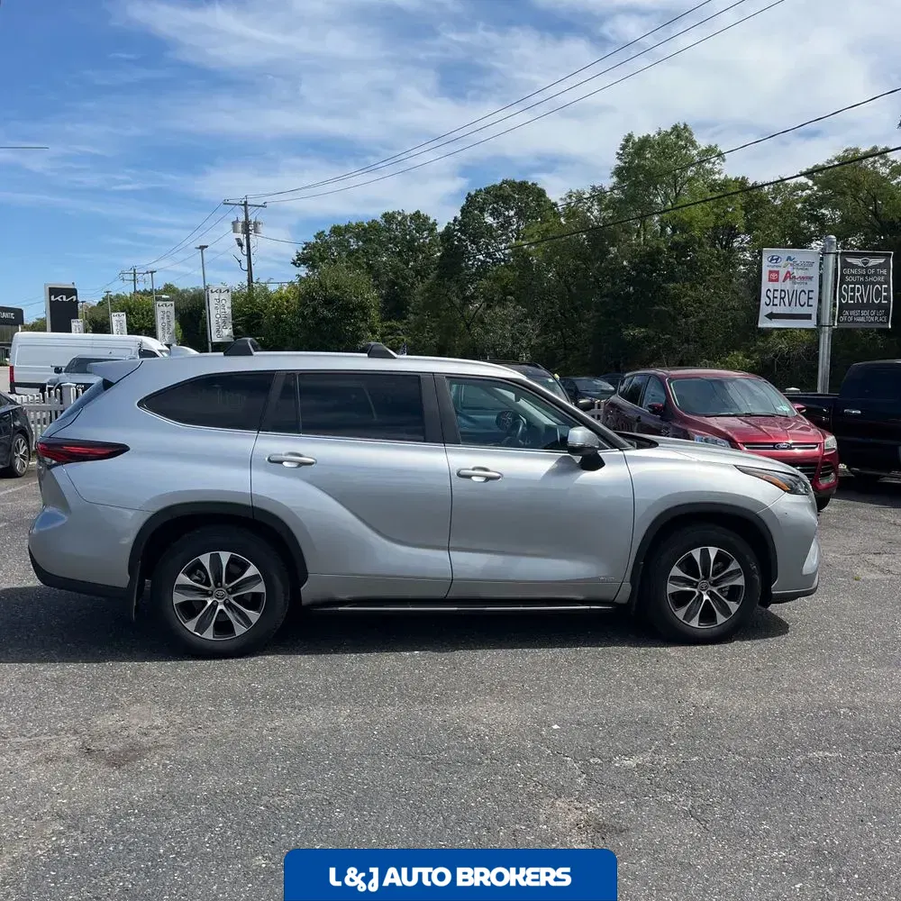 2024 Toyota Highlander Hybrid XLE