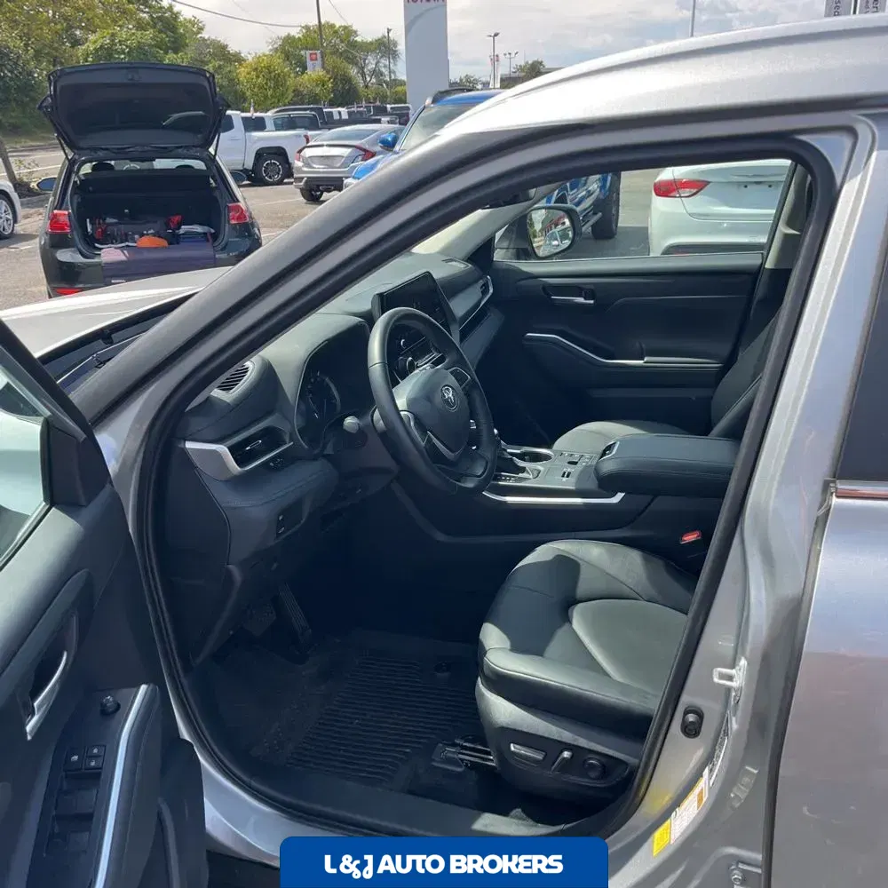 2024 Toyota Highlander Hybrid XLE