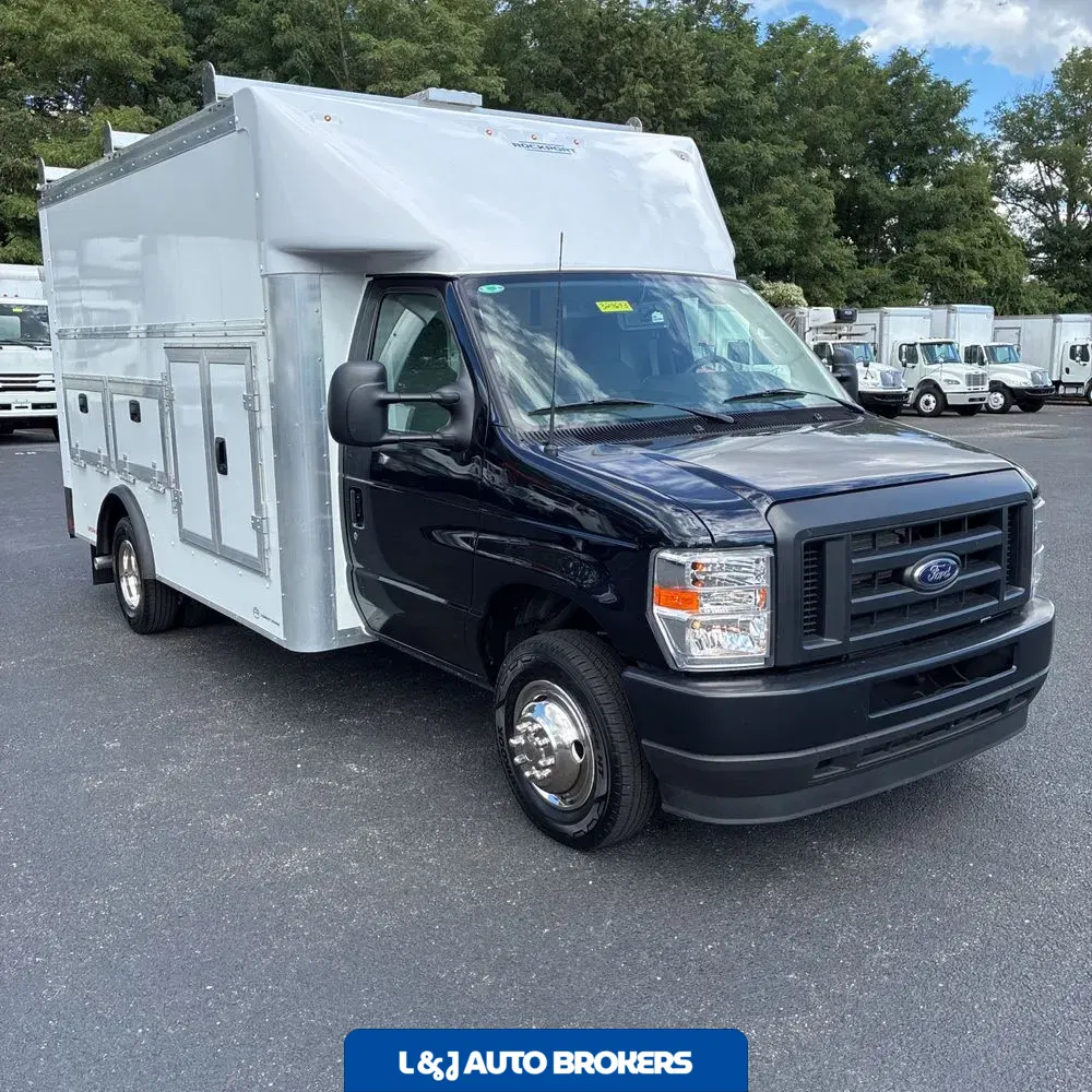 2025 Ford Commercial Vans E450