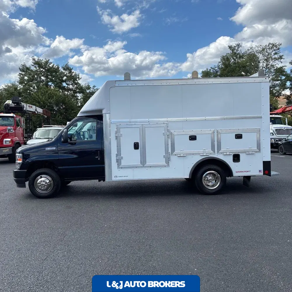 2025 Ford Commercial Vans E450