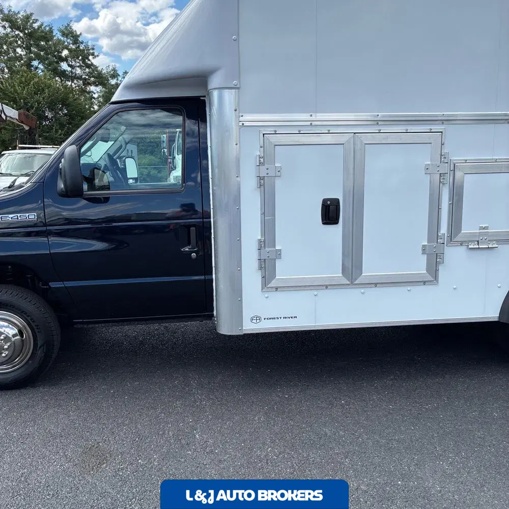 2025 Ford Commercial Vans E450