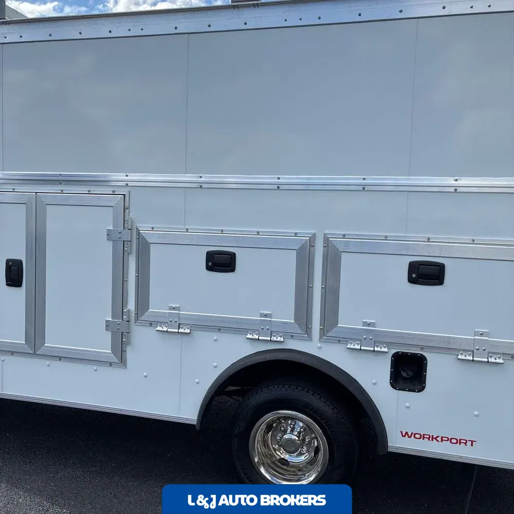 2025 Ford Commercial Vans E450