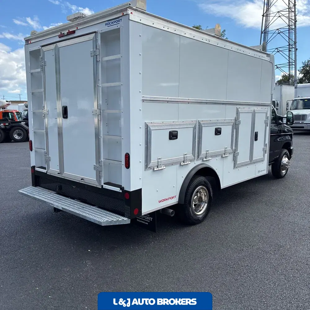 2025 Ford Commercial Vans E450