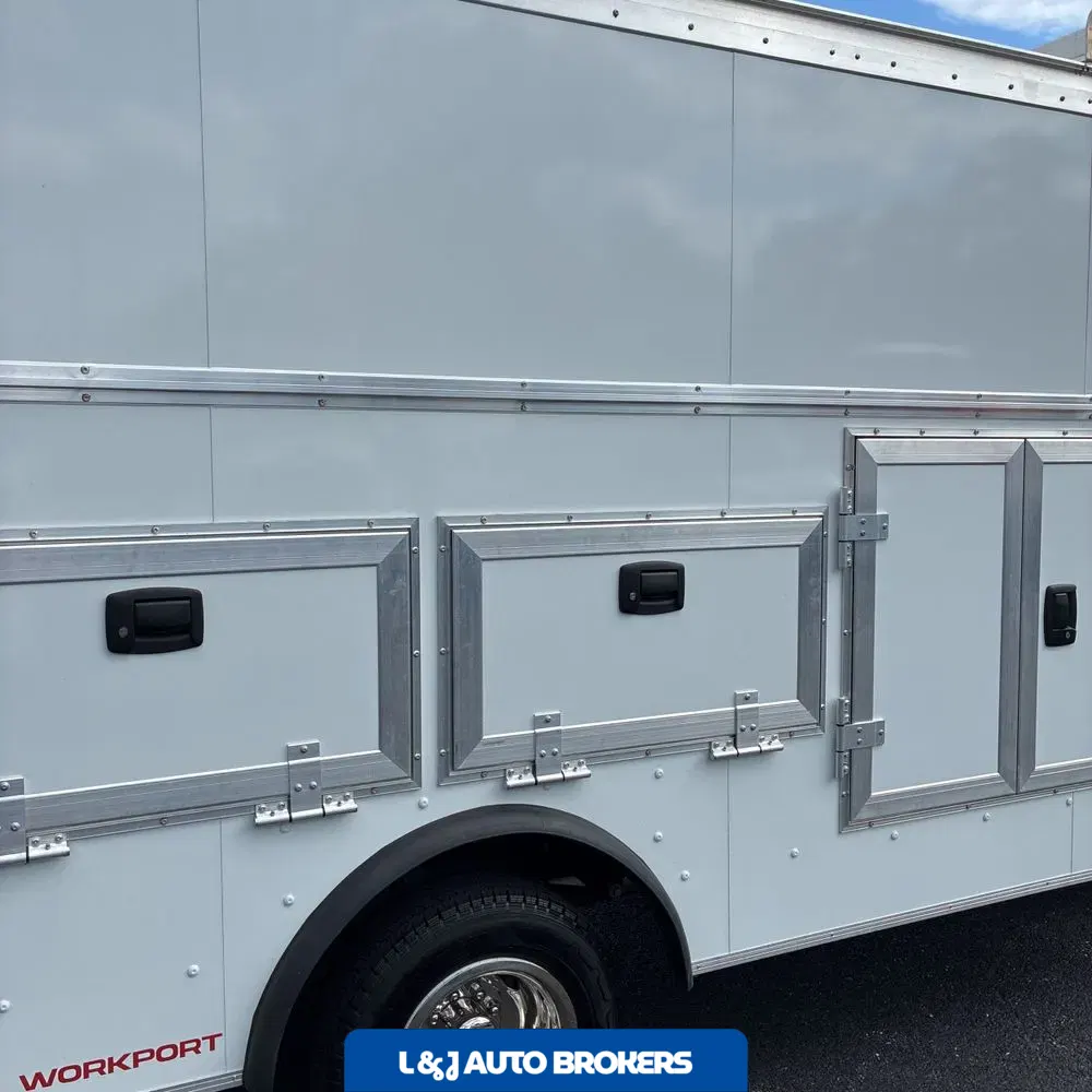 2025 Ford Commercial Vans E450