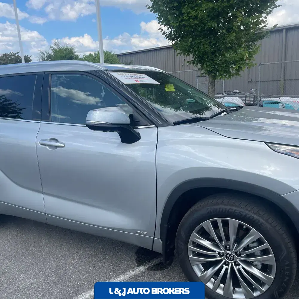 2024 Toyota Highlander Hybrid Platinum