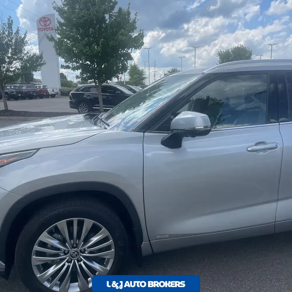 2024 Toyota Highlander Hybrid Platinum