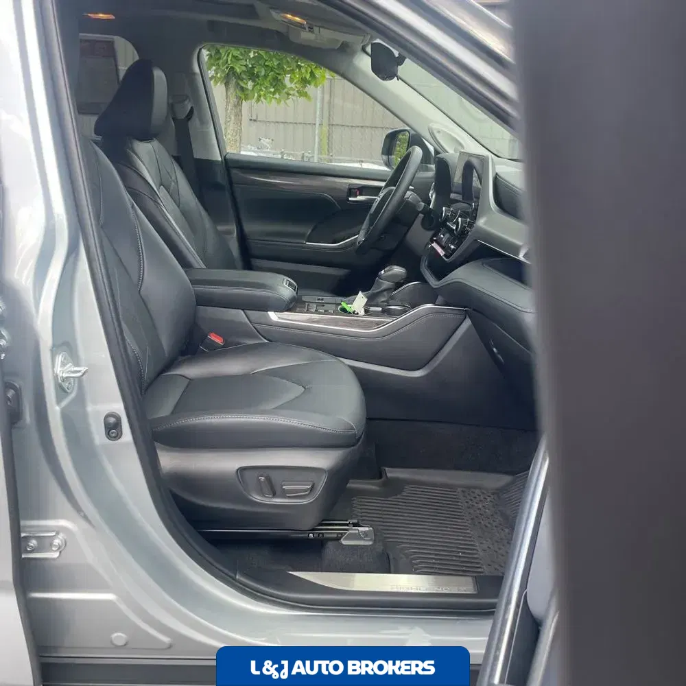 2024 Toyota Highlander Hybrid Platinum