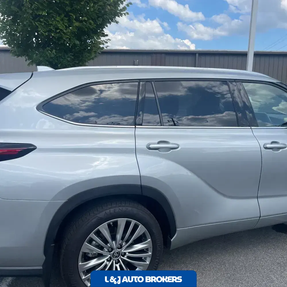 2024 Toyota Highlander Hybrid Platinum