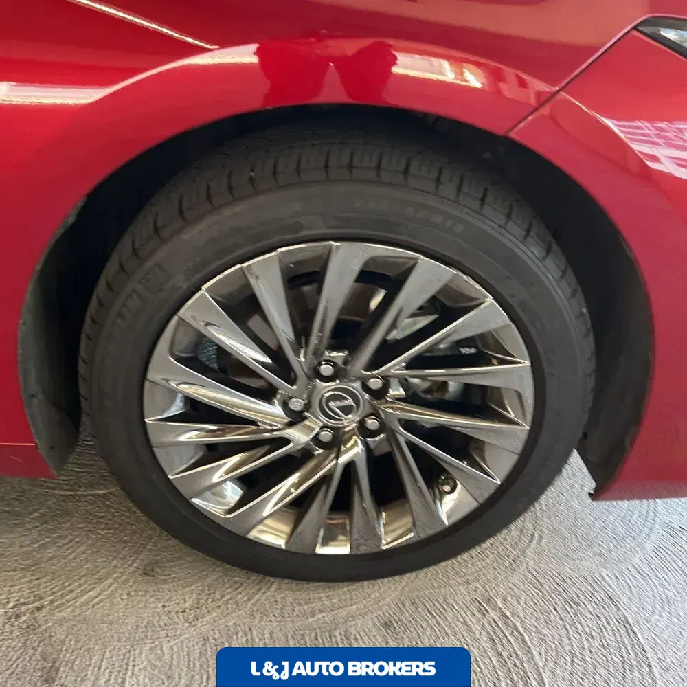 2024 Lexus ES 300h Luxury