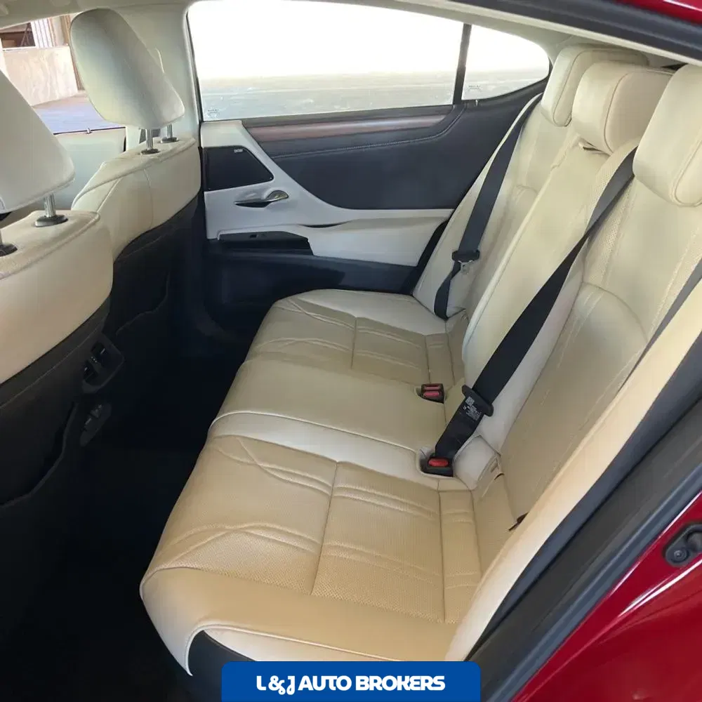 2024 Lexus ES 300h Luxury