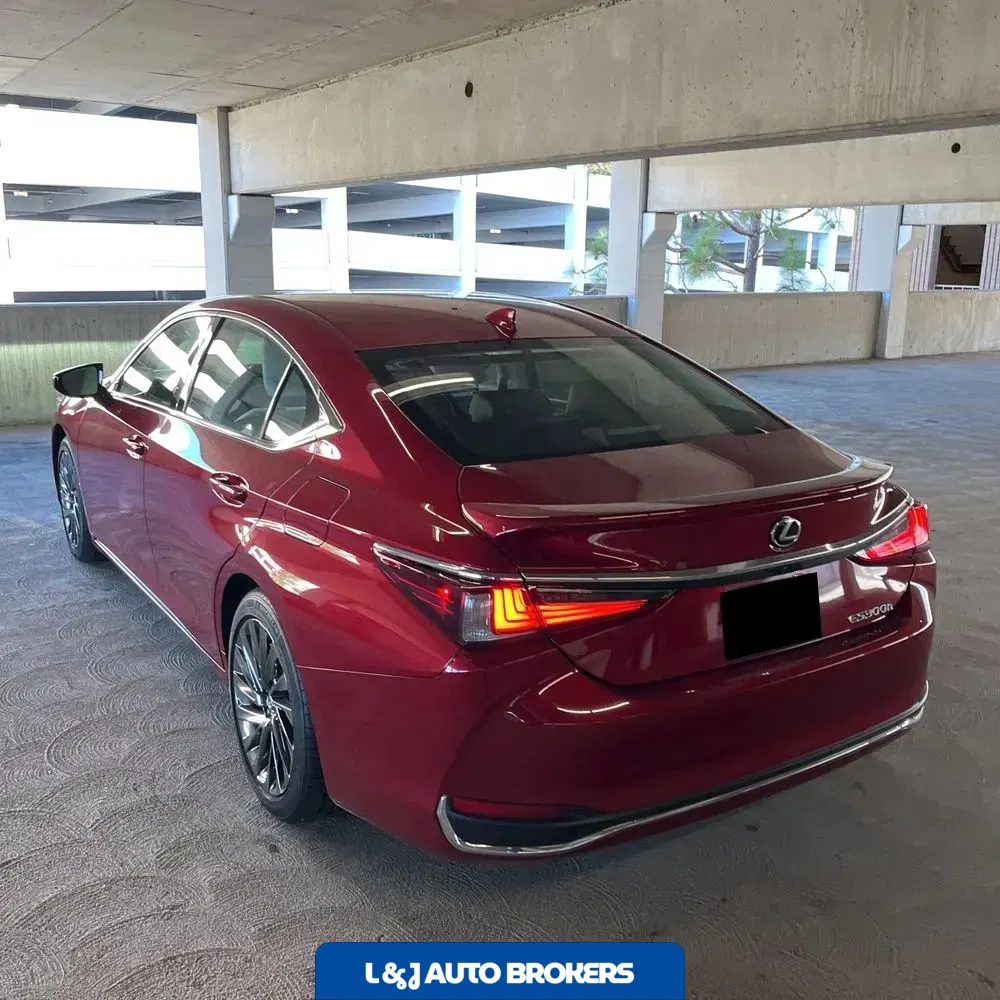 2024 Lexus ES 300h Luxury