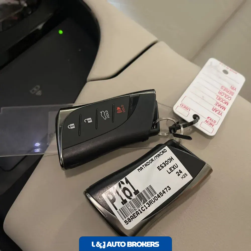 2024 Lexus ES 300h Luxury