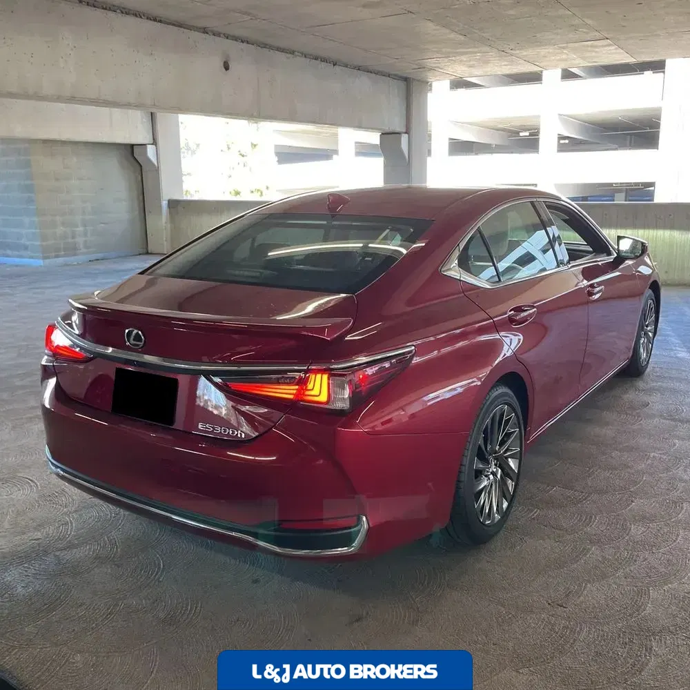 2024 Lexus ES 300h Luxury