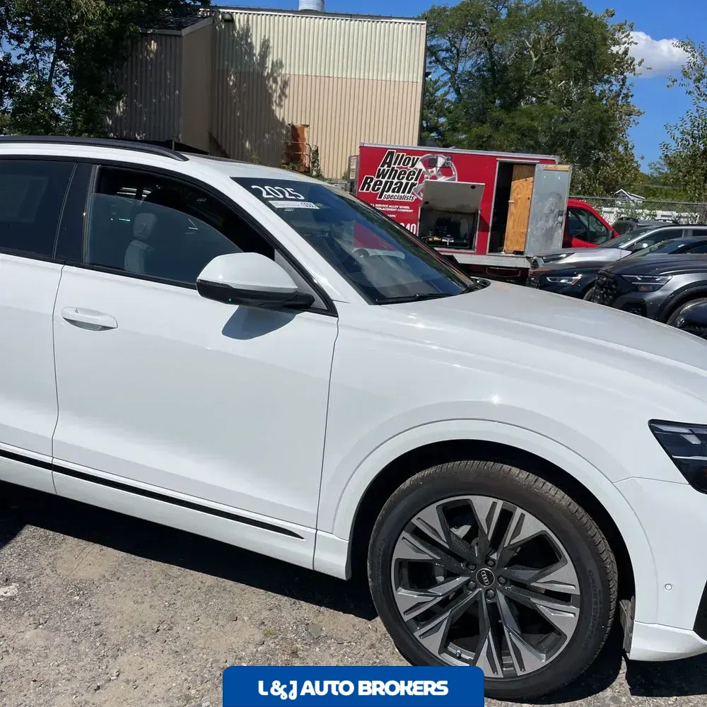 2025 Audi Q8 Premium 55