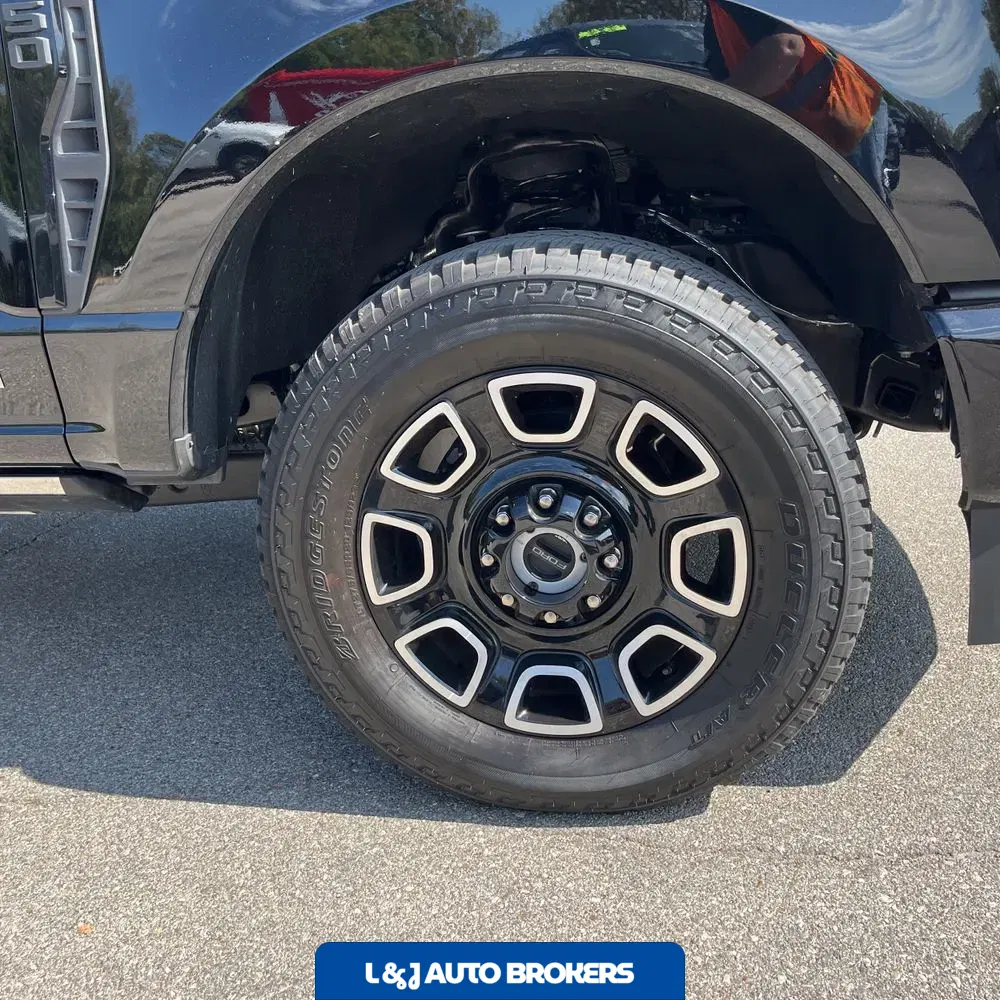 2025 Ford F-350 Super Duty Platinum