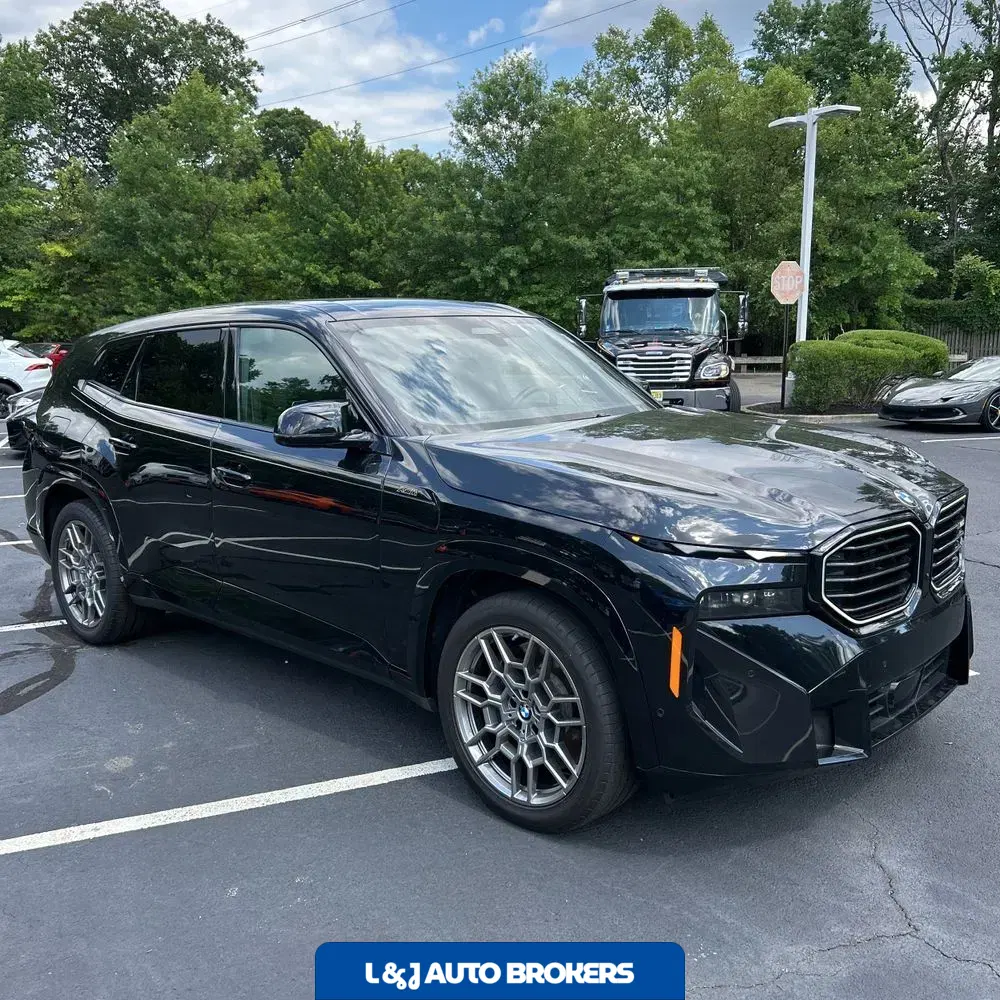 2023 BMW XM Base