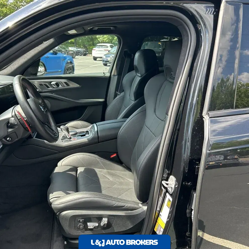 2023 BMW XM Base