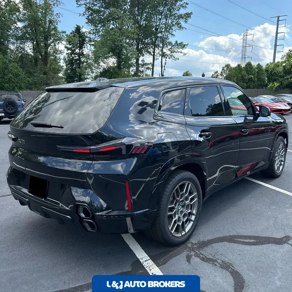 2023 BMW XM Base