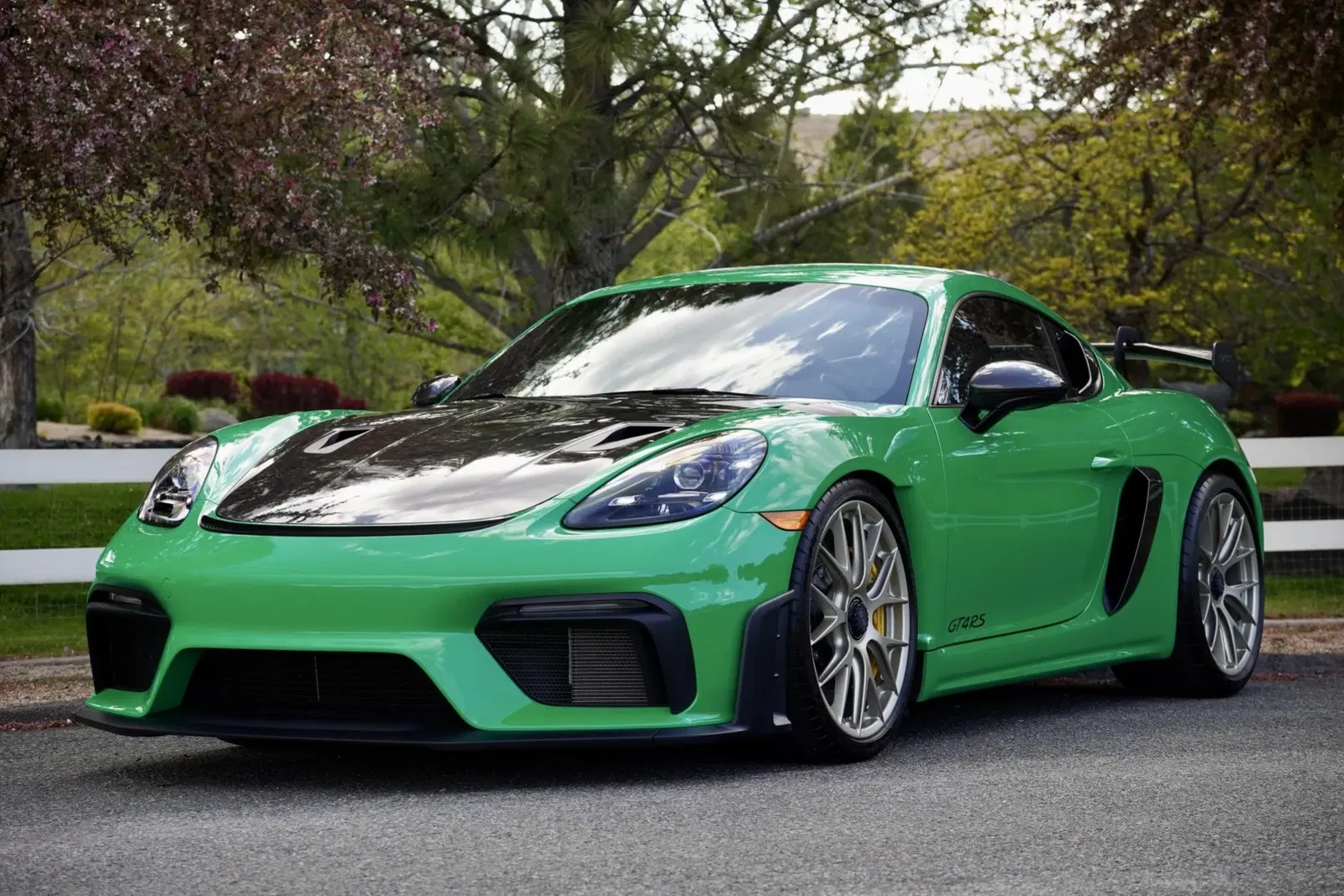 Signal Green 2023 Porsche 718 Cayman GT4 RS Weissach