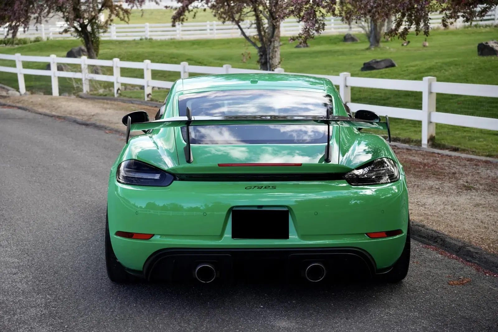 Signal Green 2023 Porsche 718 Cayman GT4 RS Weissach